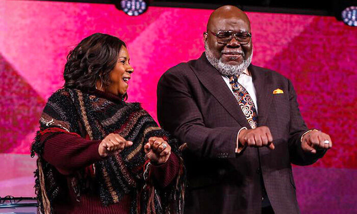 TD Jakes C l bre Son 39e Anniversaire De Mariage Avec Sa Femme Serita 